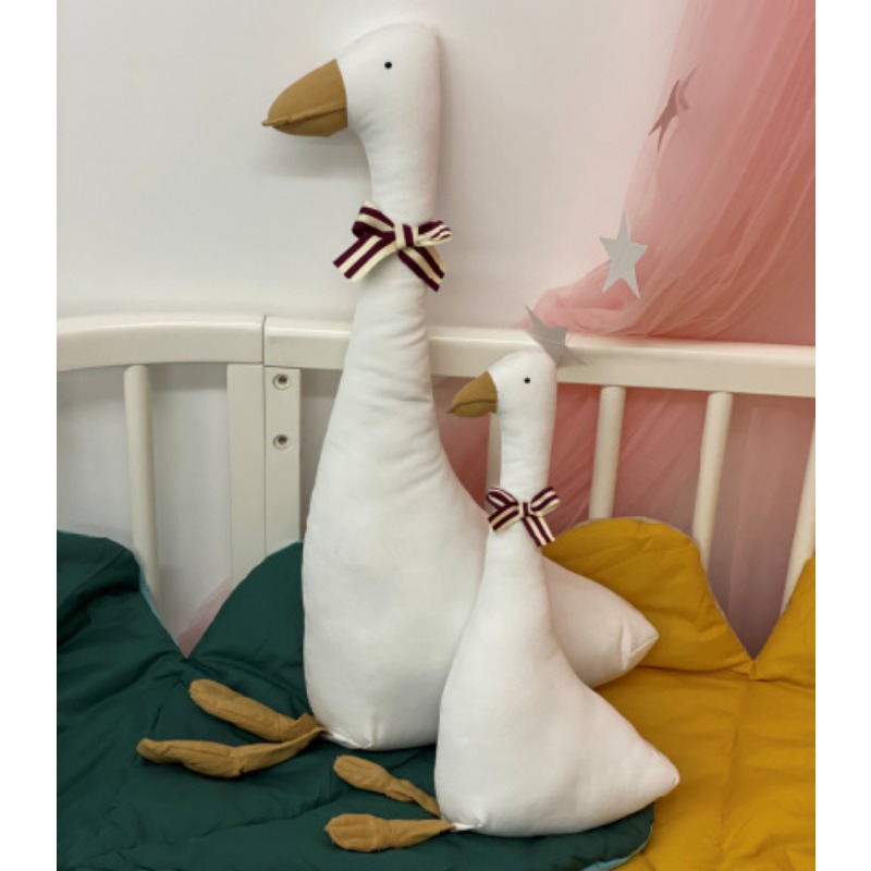 Baby Nursery Layout - Peluche a forma di oca in